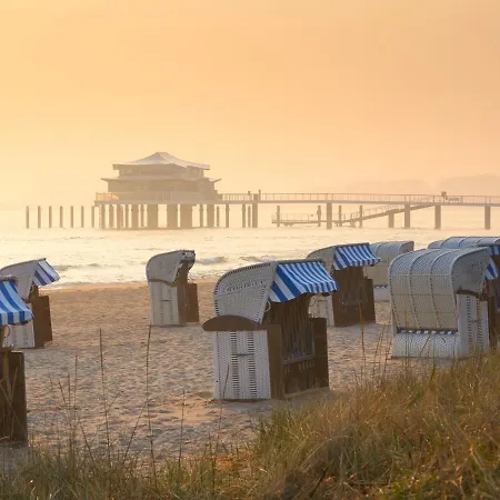 Ostseekoje Timmendorfer Strand , Parkplatz , 100 m zum Strand-3